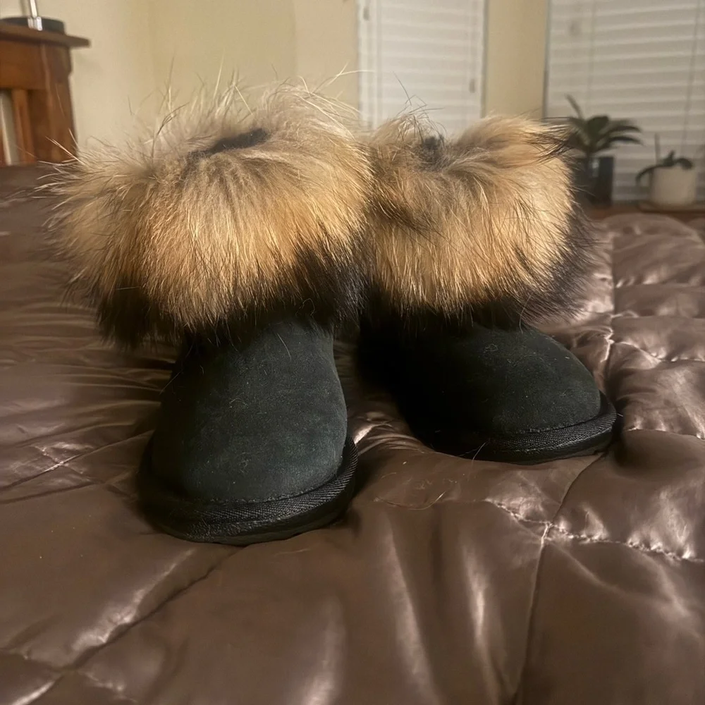 Cloud Nine Raccoon fur Black Boots - Picture 6 of 6